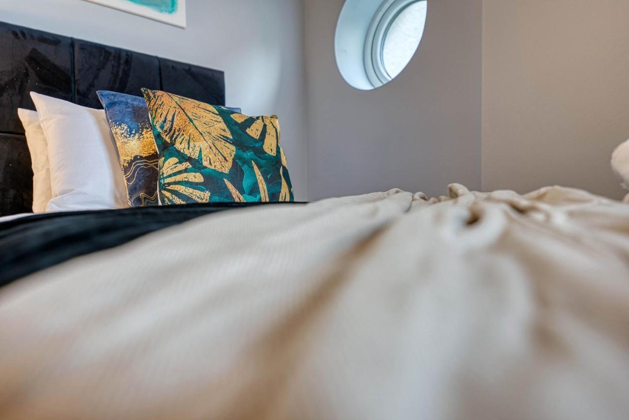 Spacious Nottingham Abode - Sleeps 16 ภายนอก รูปภาพ