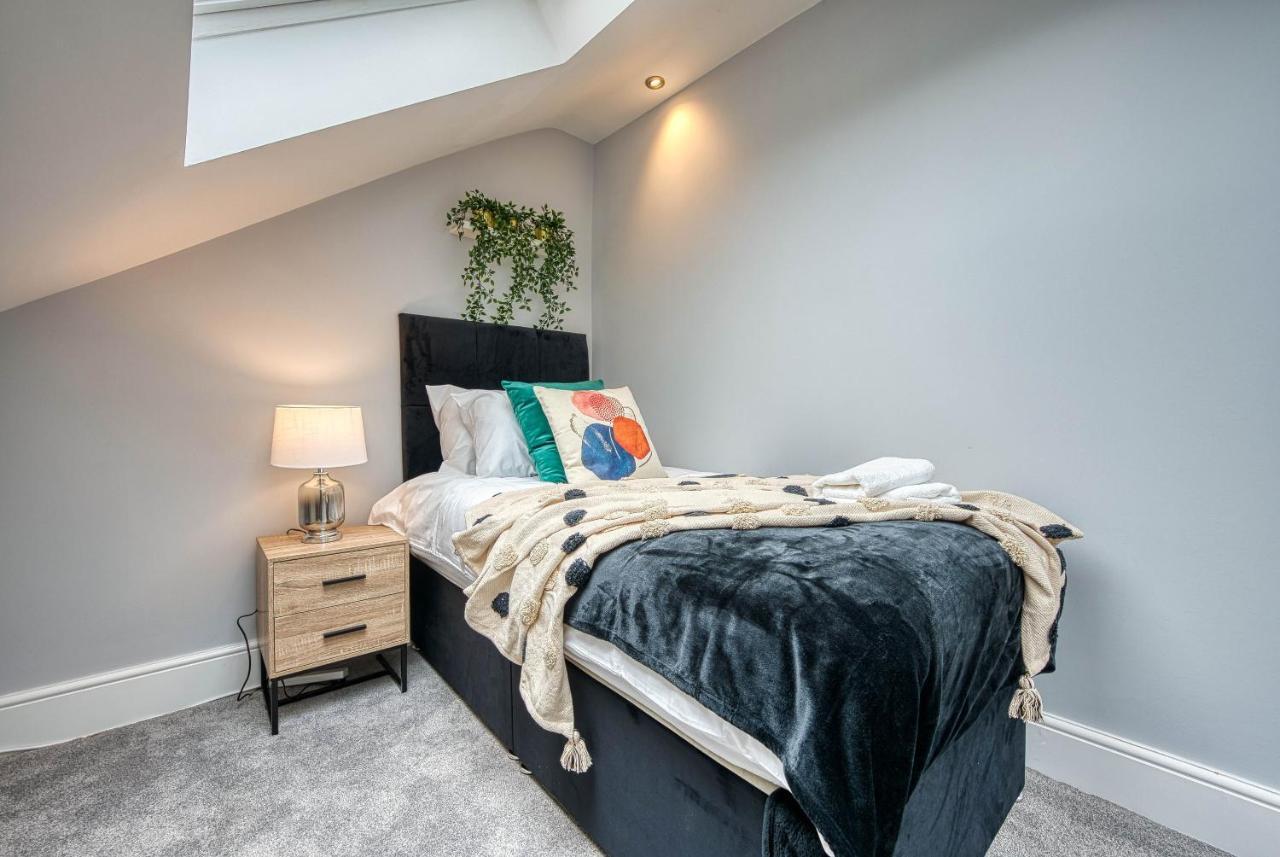 Spacious Nottingham Abode - Sleeps 16 ภายนอก รูปภาพ