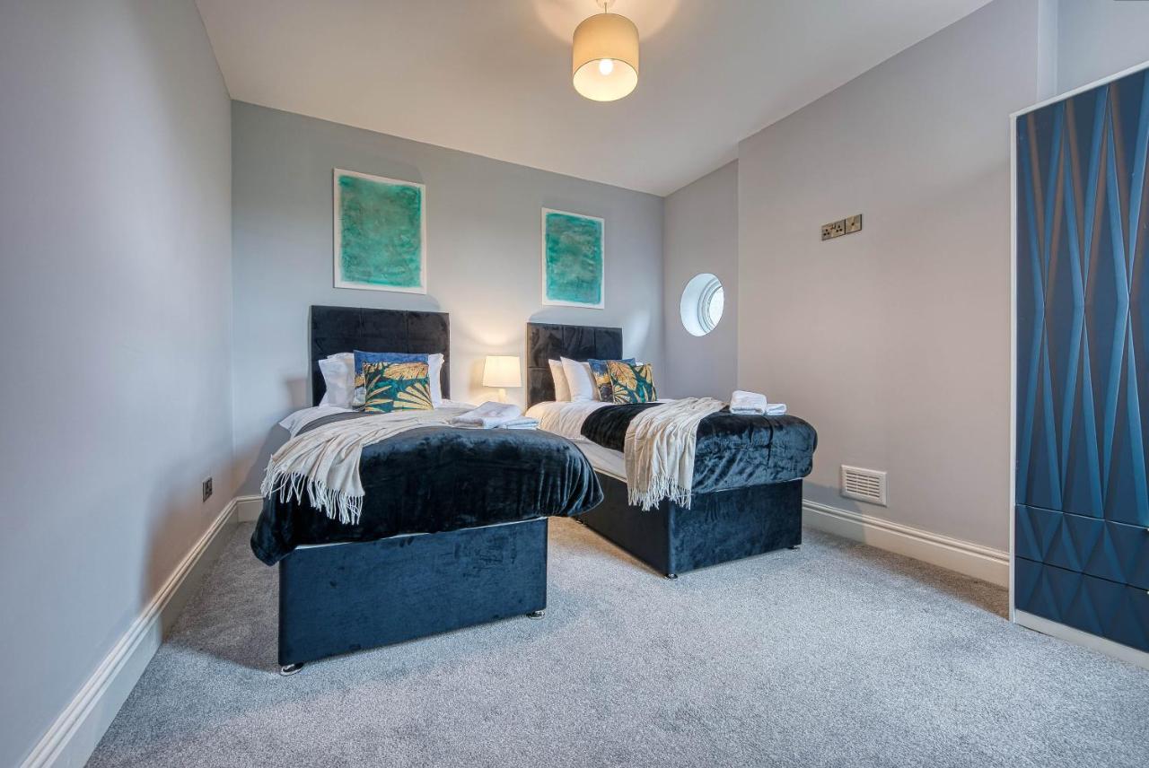 Spacious Nottingham Abode - Sleeps 16 ภายนอก รูปภาพ