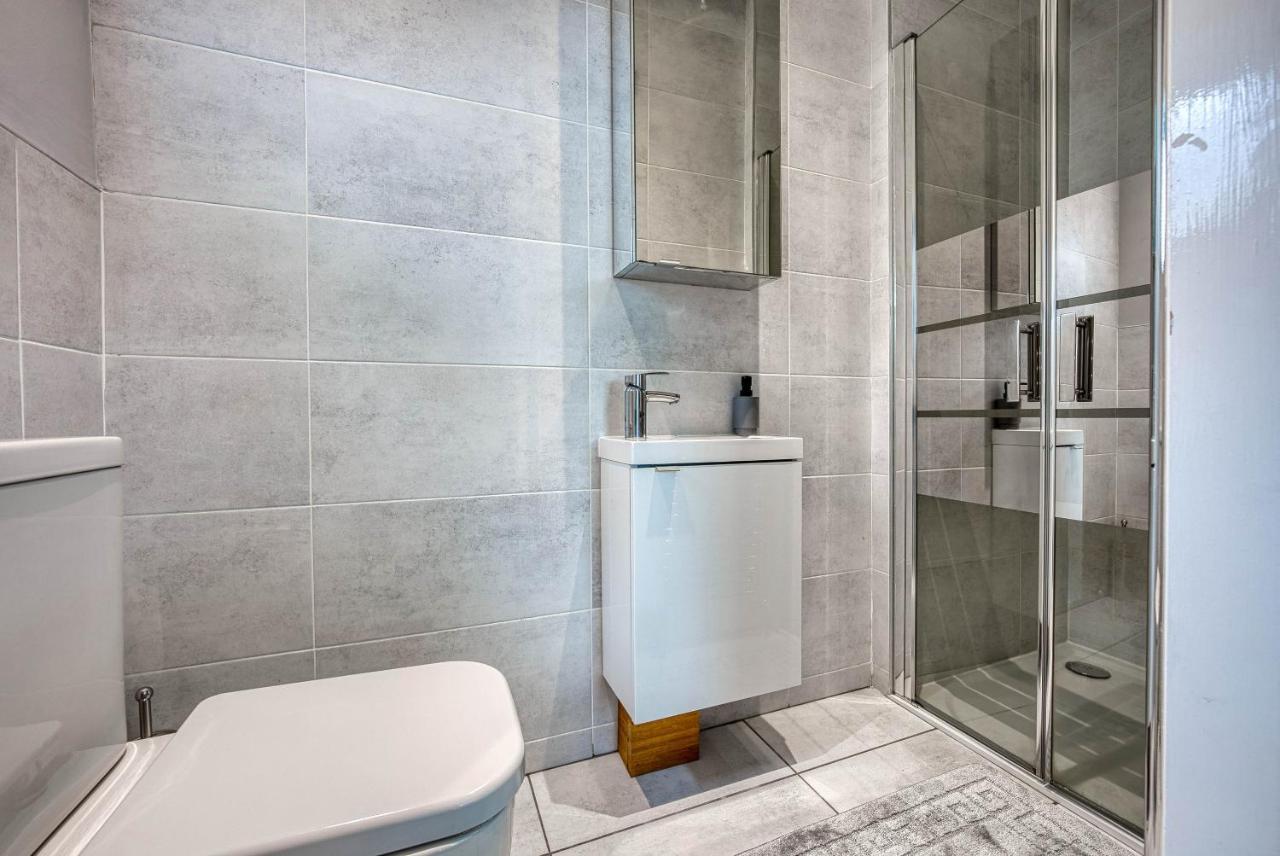 Spacious Nottingham Abode - Sleeps 16 ภายนอก รูปภาพ