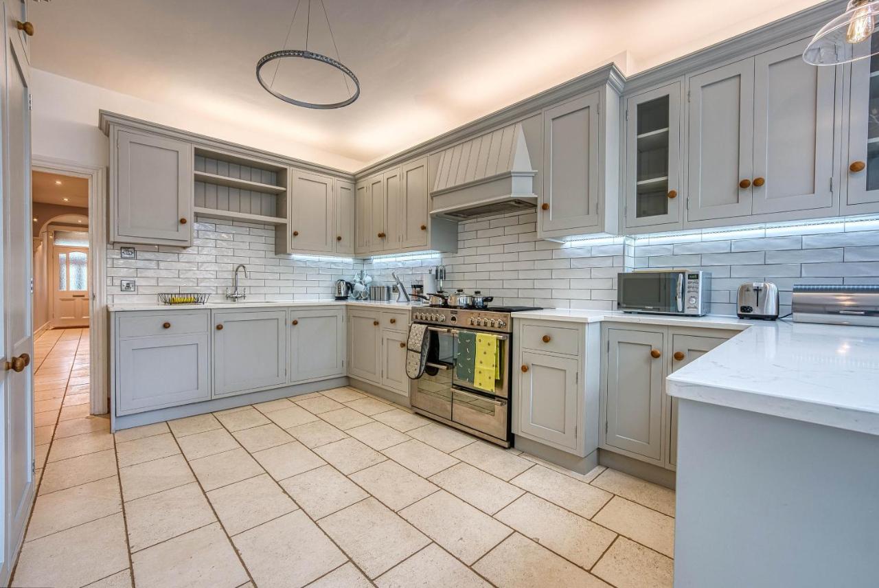Spacious Nottingham Abode - Sleeps 16 ภายนอก รูปภาพ
