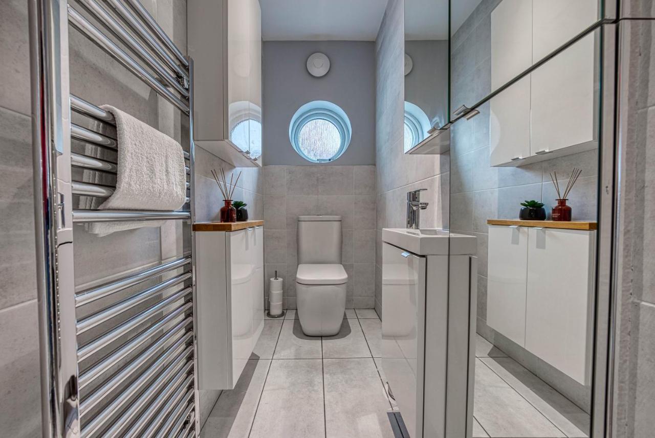 Spacious Nottingham Abode - Sleeps 16 ภายนอก รูปภาพ